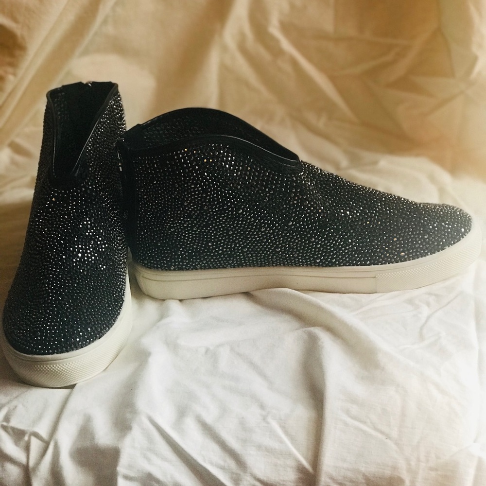 Shoes - Picture 4 of 4